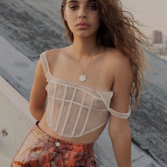 MISGUIDED LACE CORSET IN CREAM - Picture 1 of 8